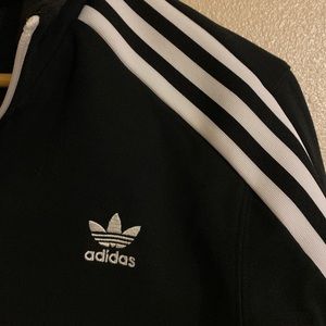 SOLD 🚫Adidas Cropped Track Jacket ⚫️⚪️⚫️